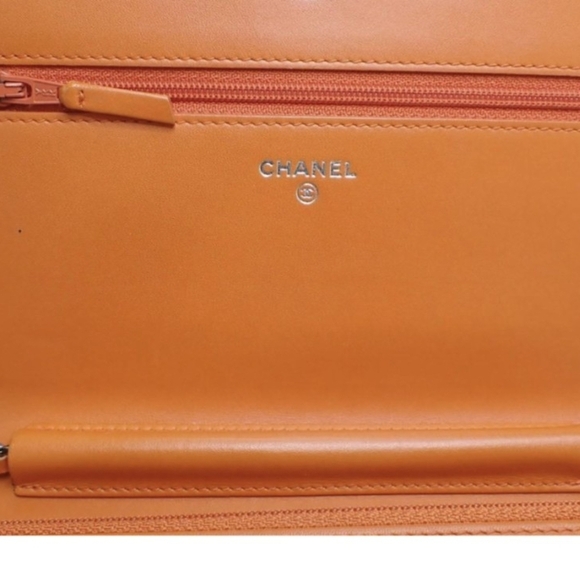 Authentic Chanel Matelasse Patent Leather Crossbody Bag..RARE - Picture 5 of 16